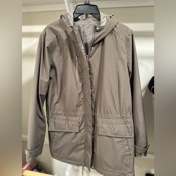 Free country women’s coat. Size large. Olive green. Worn once. Non smoking home - Picture 1 of 3